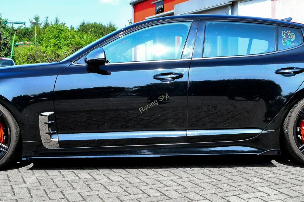Kia Stinger CK spoilery s křidélky pod boční prahy Glossy Black IN Tuning Lesk.