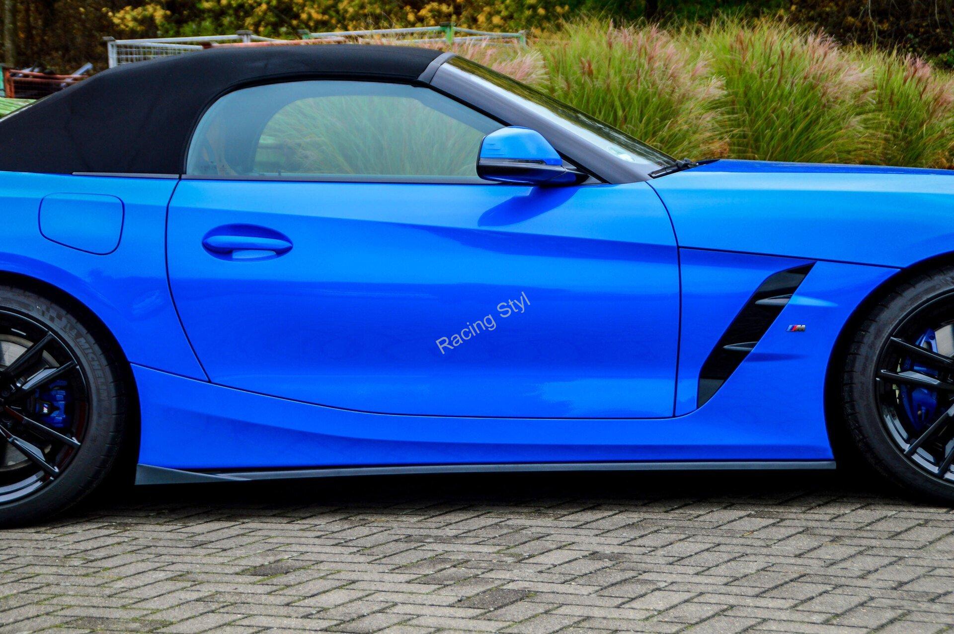 BMW Z4 G29 M-Paket spoilery pod boční prahy Glossy Black s křidélkem vzadu IN Tuning Lesk.