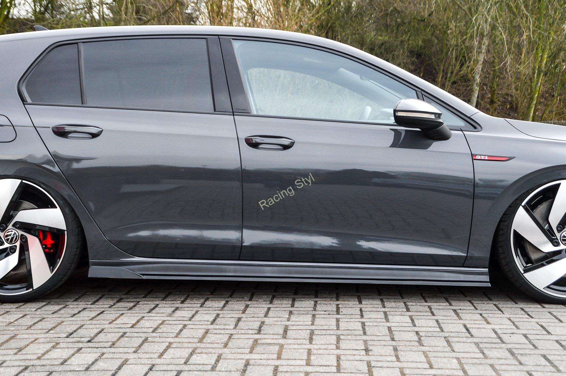 VW Golf 8 GTI/ GTD spoilery pod boční prahy s křidélky vzadu IN Tuning Matt.