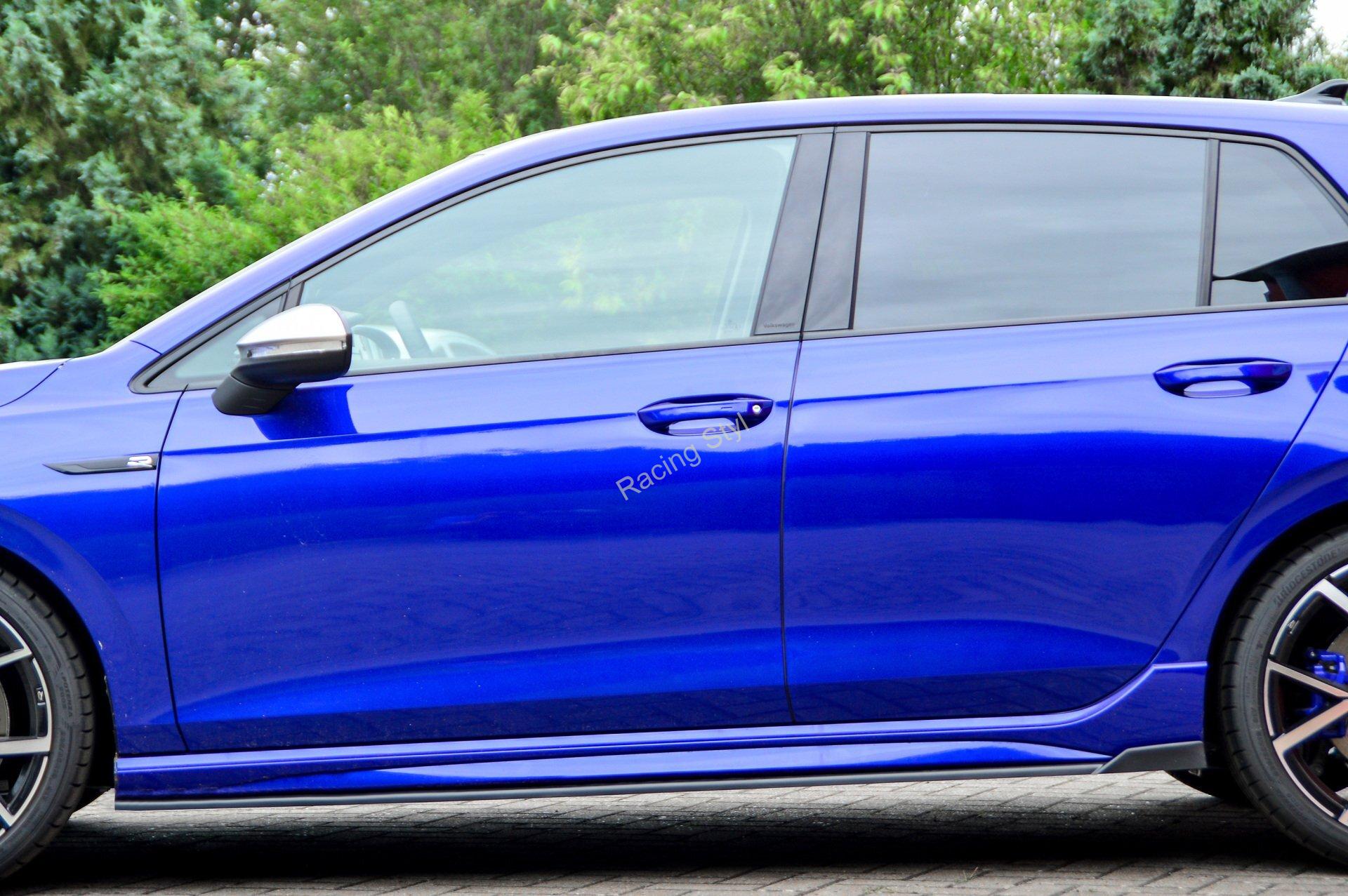 VW Golf 8 R spoilery pod boční prahy s křidélky vzadu IN Tuning Matt.