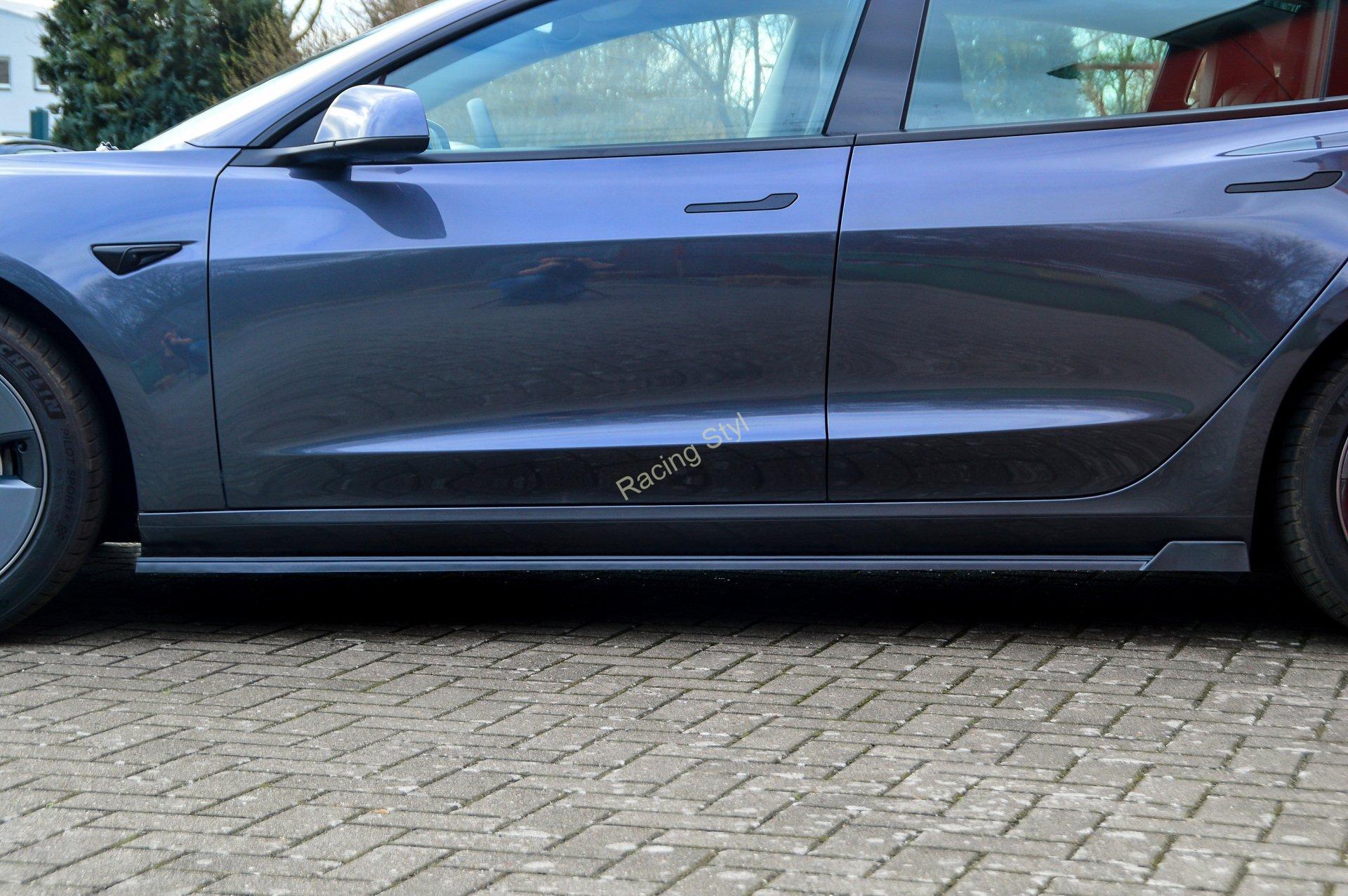 Tesla Model 3 nástavce na boční prahy s křidélkem vzadu Glossy Black IN Tuning Lesk.