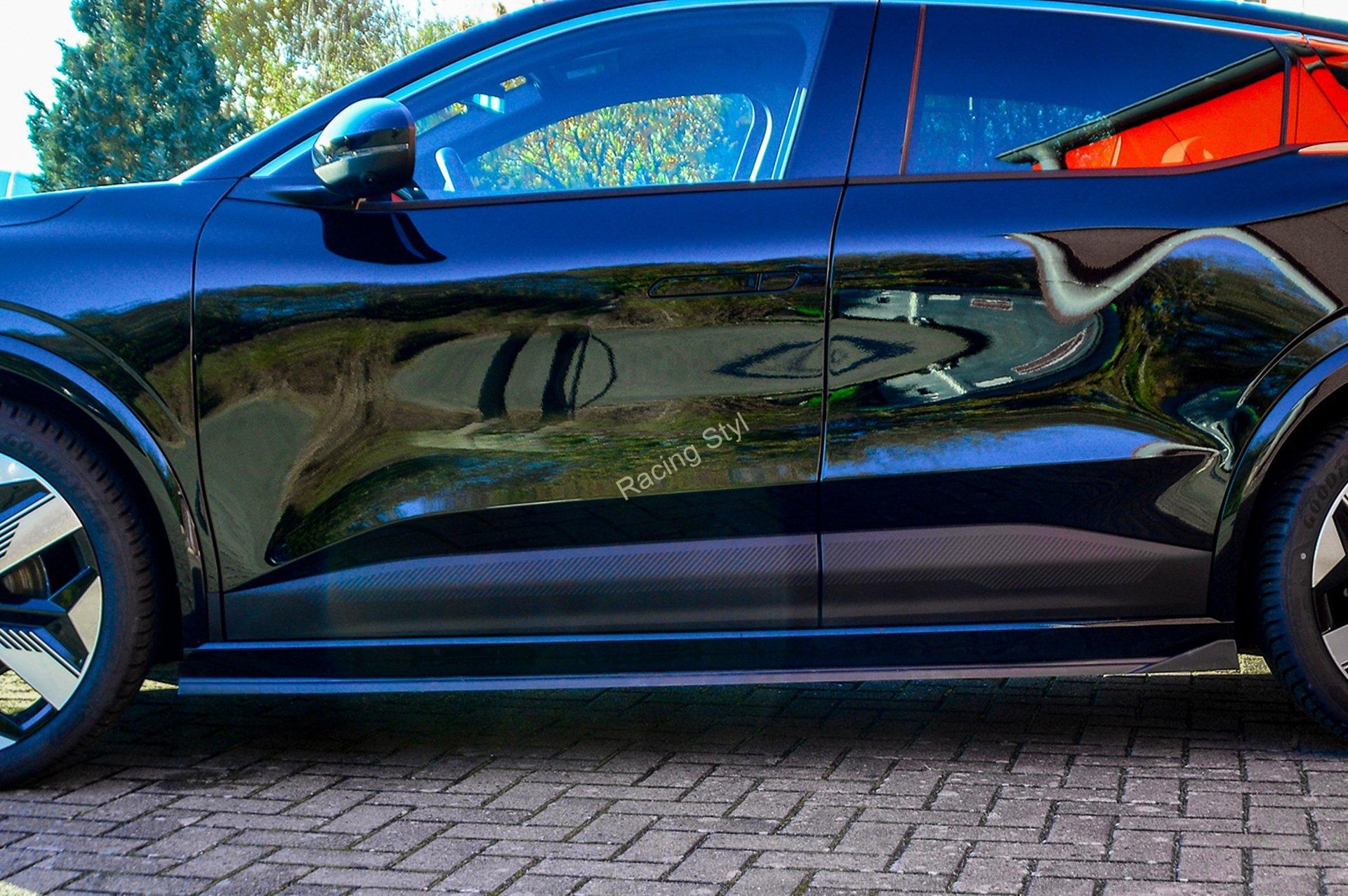 Renault Megane E-Tech RCB nástavce na boční prahy s křidélky IN Tuning Matt.