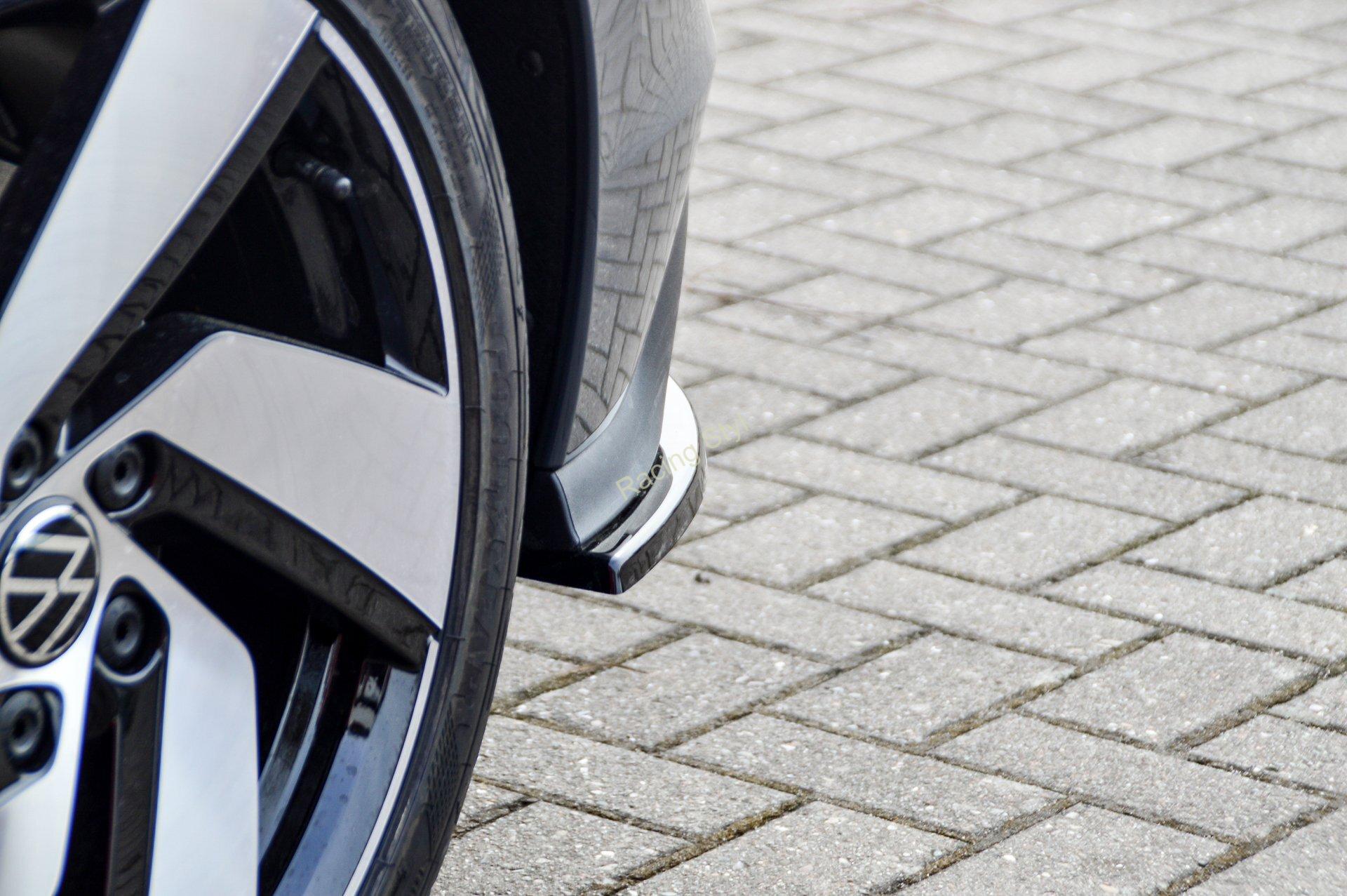 VW Golf 8 GTI boční spoilery na zadní nárazník IN Tuning Matt.