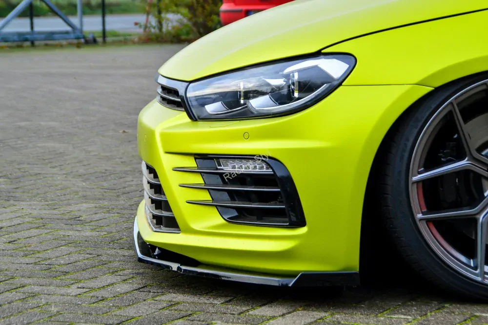 VW Scirocco 3 R Facelift přední spoiler lipa Glossy Black V2 s křidélky IN Tuning Lesk.