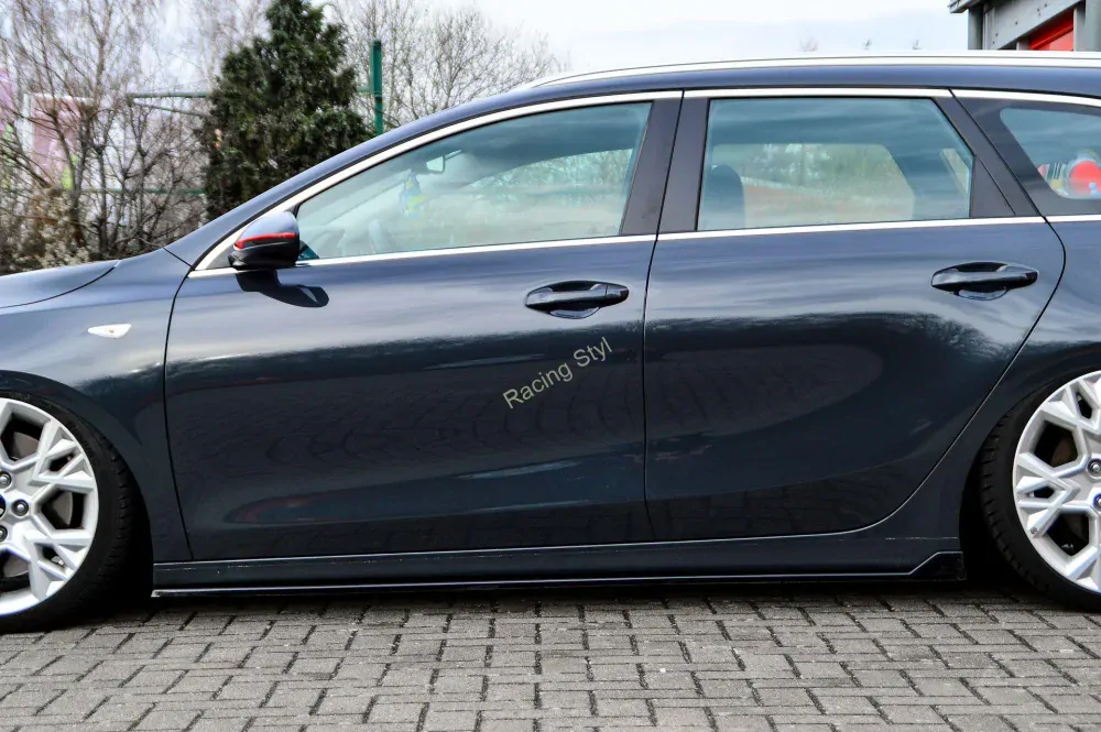Kia Ceed CD nástavce na boční prahy s křidélky Glossy Black IN Tuning Lesk.