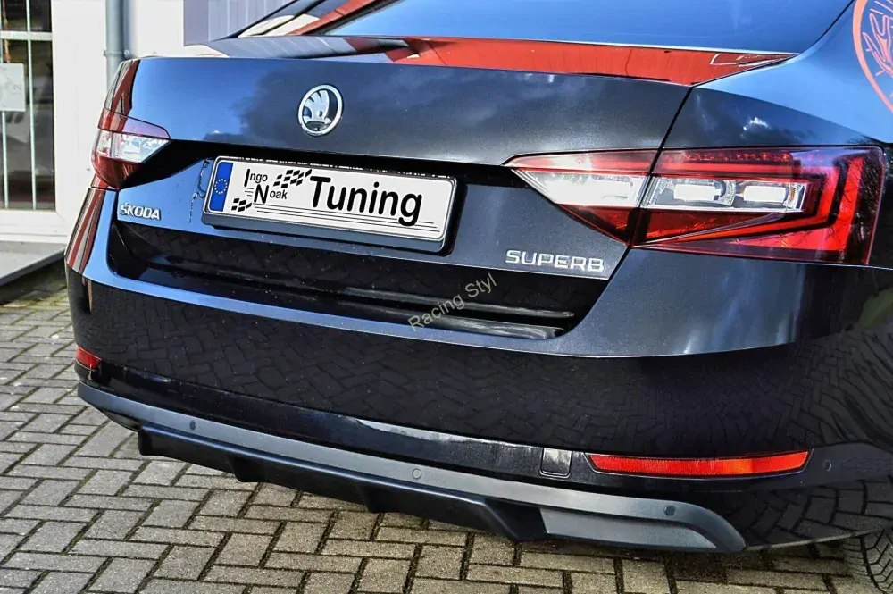 Škoda Superb 3V spoiler na zadní nárazník difuzor Glossy Black IN Tuning Lesk.