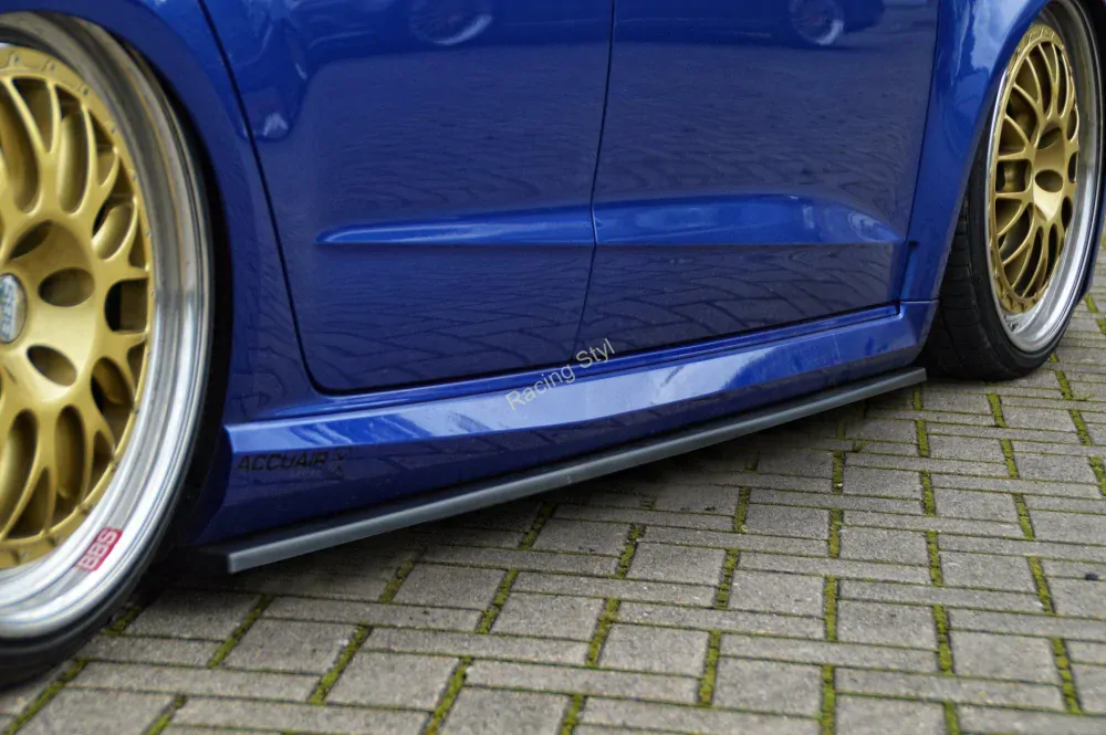 Audi RS3 8V Sportback nástavce na boční prahy Glossy Black IN Tuning Lesk.