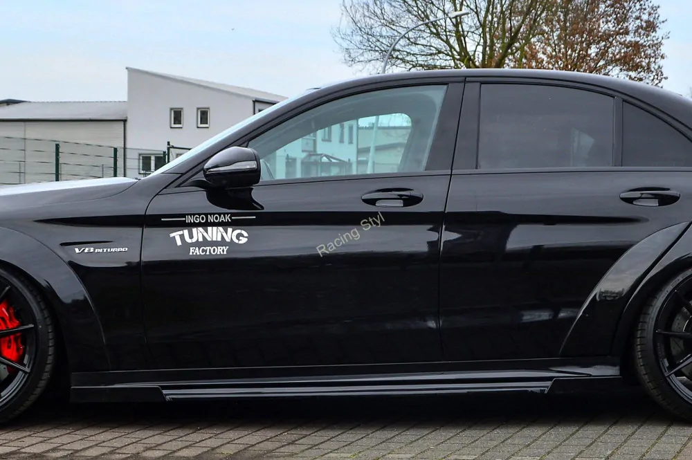 Mercedes Benz C63AMG+S nástavce pod boční prahy s křidélky vpředu a vzadu IN Tuning