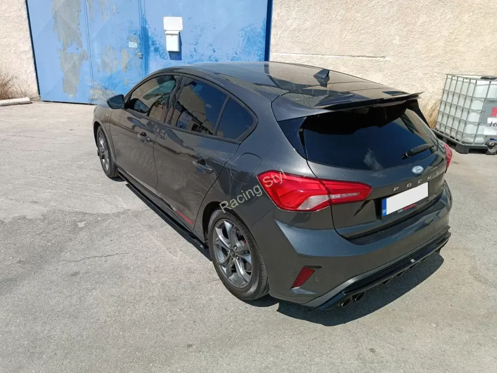 Ford Focus Mk4 ST/ ST-Line 2018- nástavce na boční prahy Glossy Black MD Design Lesk.