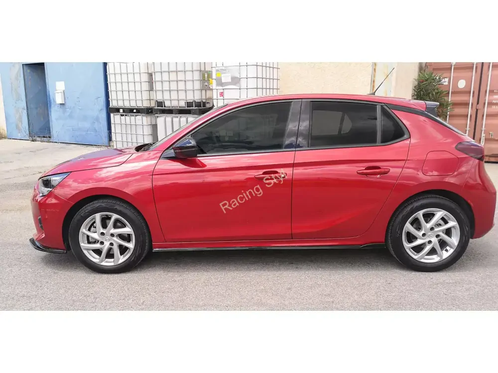 Opel Corsa F nástavce pod boční prahy Glossy Black MD Design Lesk.