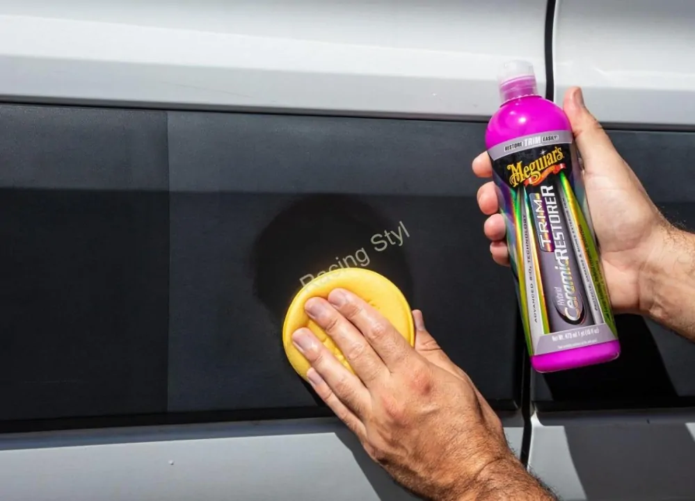 Meguiar's Hybrid Ceramic Trim Restorer - oživovač a keramická ochrana nelakovaných plastů 473 ml