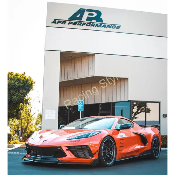 Chevrolet Corvette C8 carbonový aero kit APR