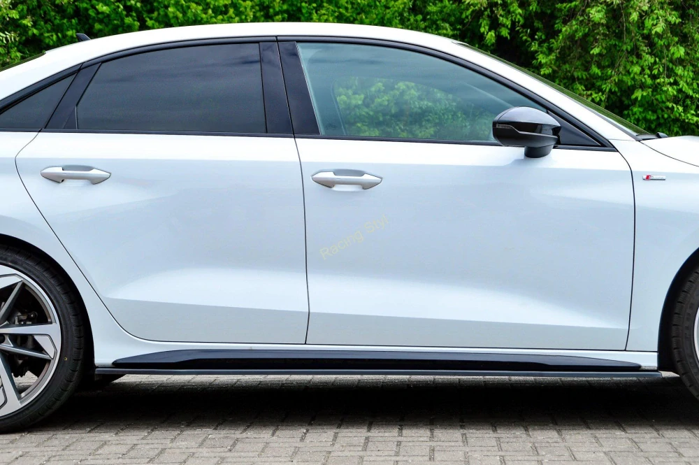 Audi A3 8Y S-Line/ S3 nástavce pod boční prahy Glossy Black IN Tuning Lesk.