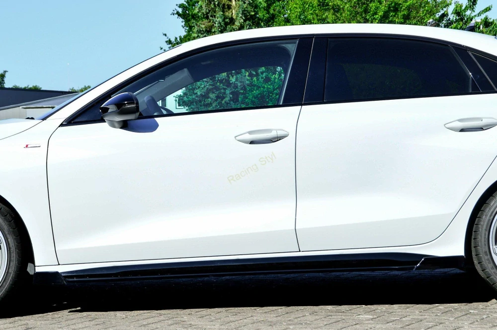 Audi A3 8Y S-Line/ S3 nástavce pod boční prahy s křidélky IN Tuning