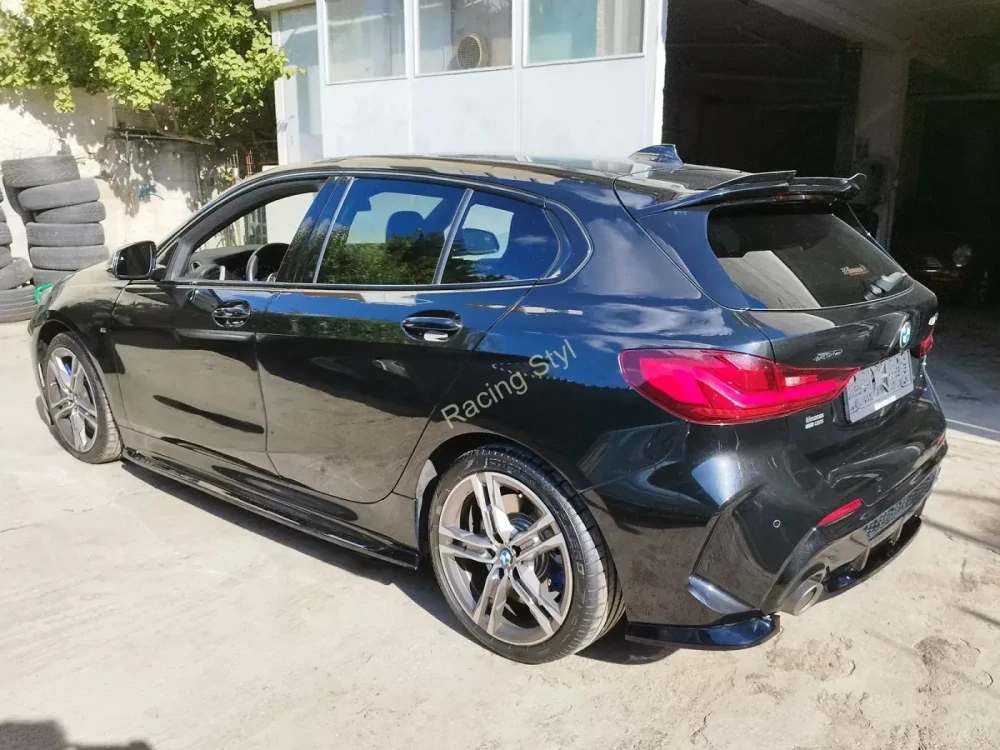 BMW 1 F40 M-Paket/ M135i nástavce bočních prahů Glossy Black MD Design Lesk.