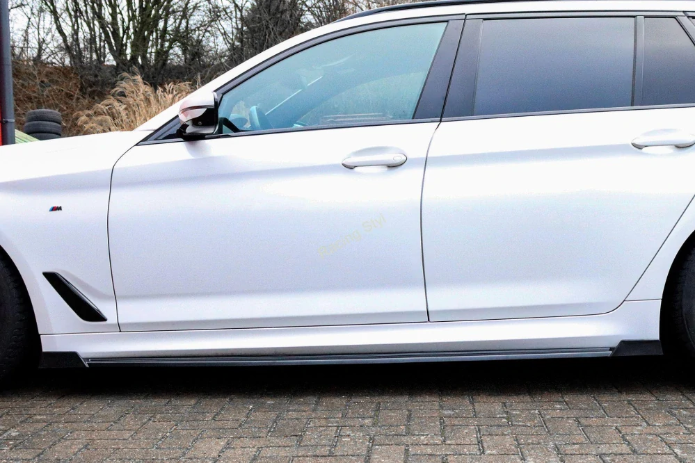 BMW 5 G30/ G31 M-Paket spoilery pod boční prahy s křidélky Glossy Black IN Tuning Lesk.