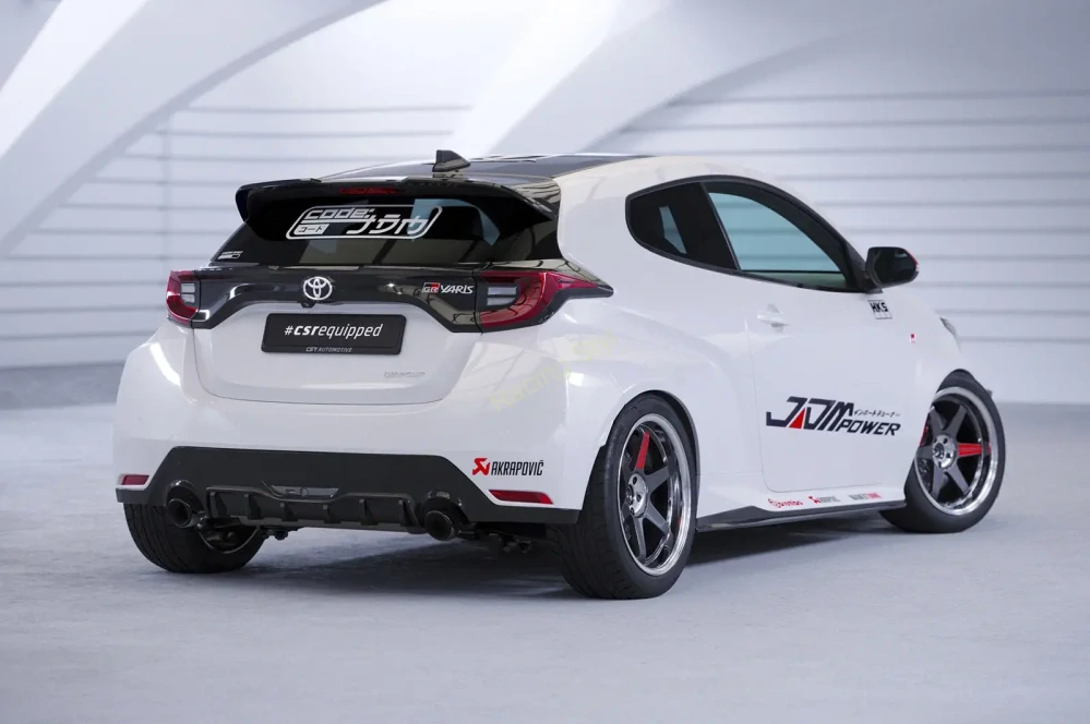 Toyota GR Yaris XP21 boční prahy Glossy Black CSR Lesk