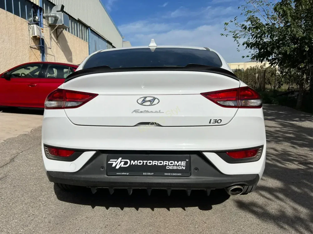 Hyundai i30 Fastback 2016- spoiler na víko kufru Glossy Black MD Design Lesk.