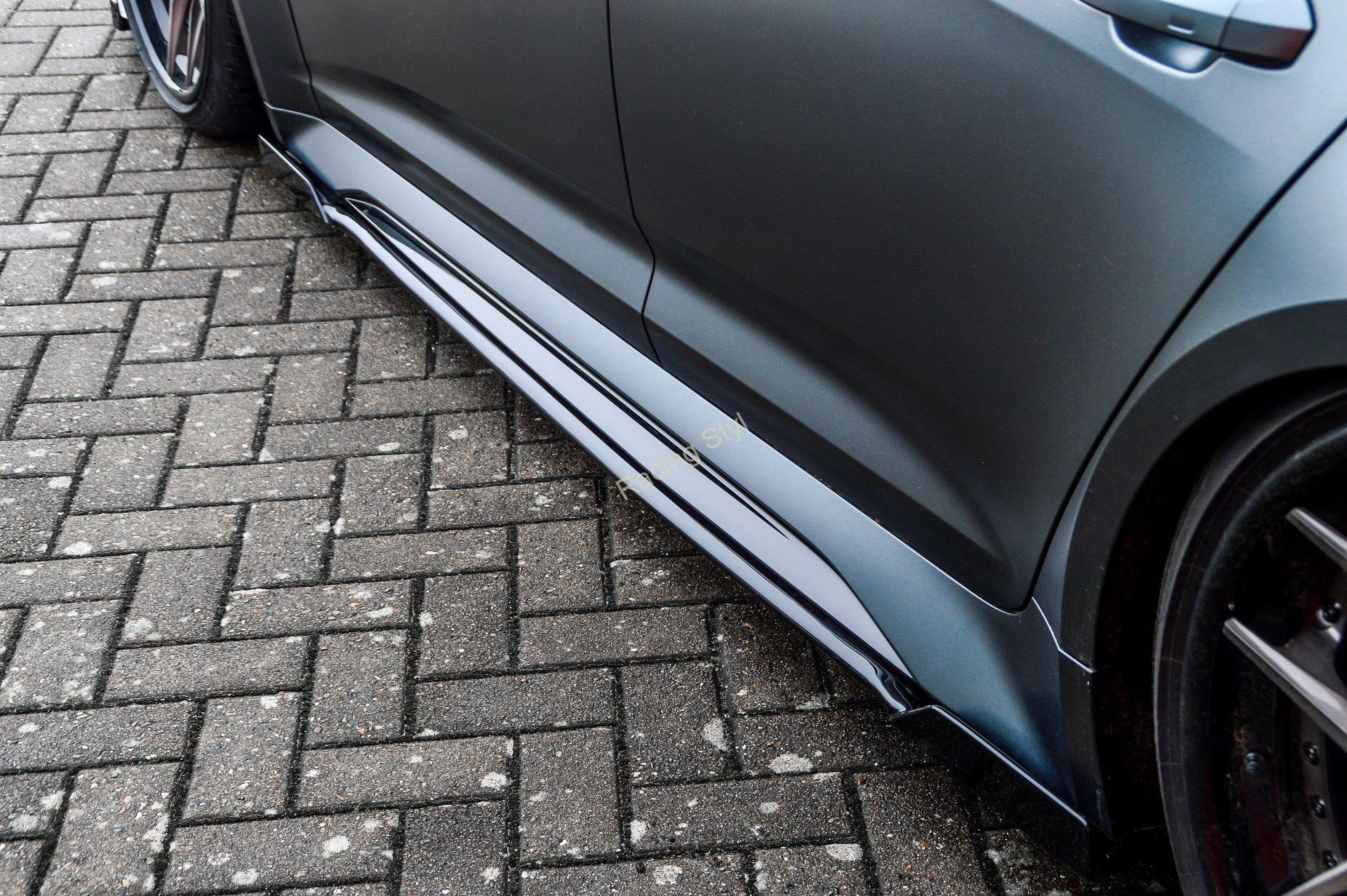 Audi RS7 C8 lemy pod boční prahy Glossy Black s křidélky IN Tuning Lesk.