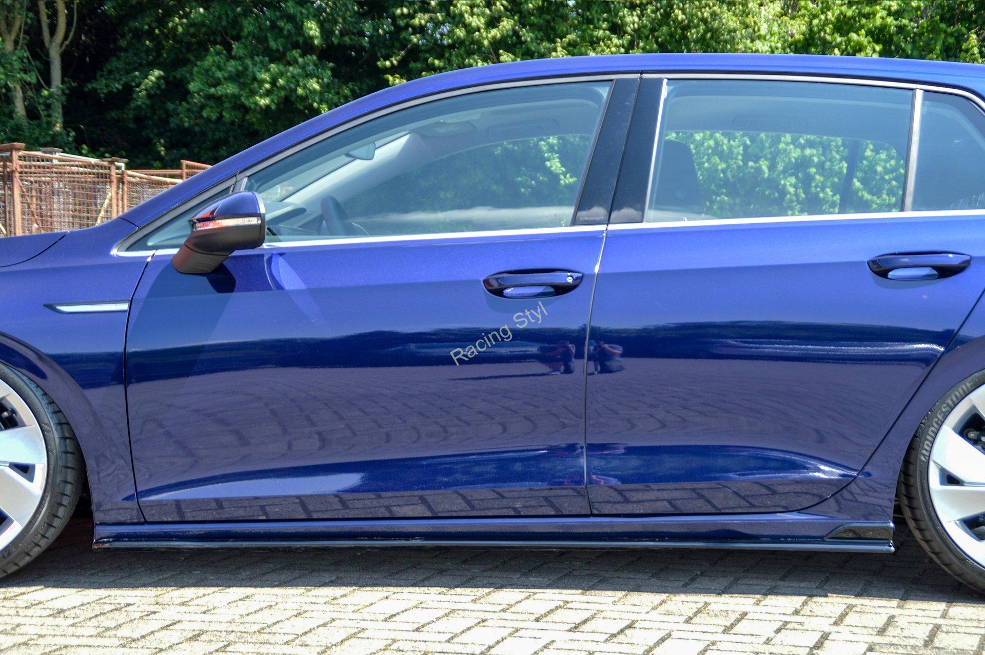 VW Golf 8 spoilery pod boční prahy s křidélky vzadu IN Tuning Matt.