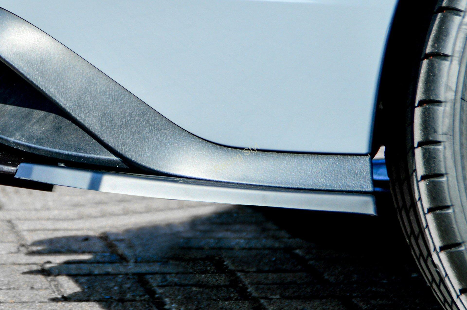 VW Golf 8 GTD boční spoilery na zadní nárazník IN Tuning Matt.