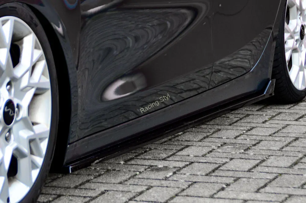 Kia Ceed CD nástavce na boční prahy s křidélky Glossy Black IN Tuning Lesk.