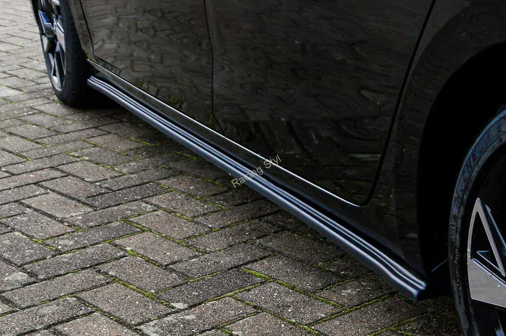 Opel Astra L nástavce na boční prahy Glossy Black IN Tuning Lesk.