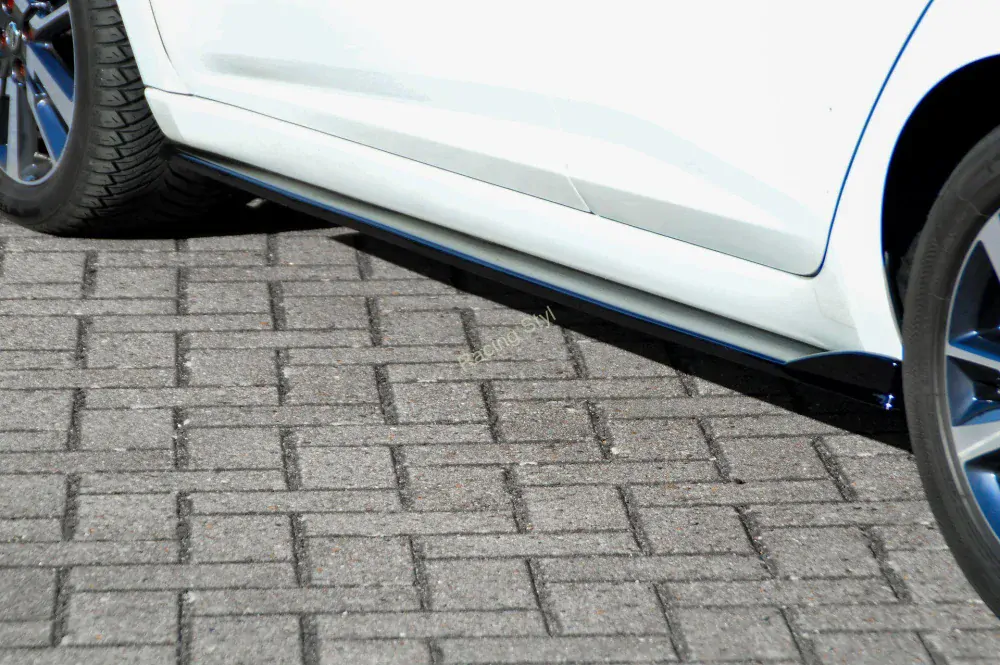 Nissan Micra 5 K14 spoilery pod boční prahy s křidélkem Glossy Black IN Tuning Lesk.