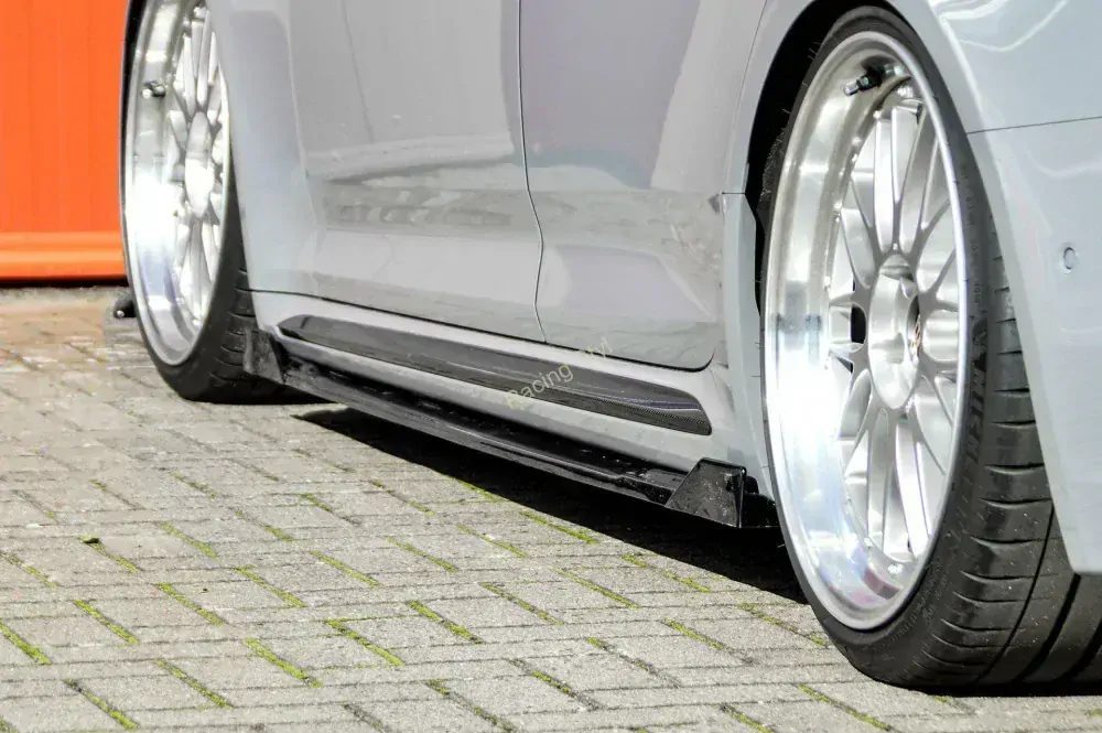 Audi RS4 B9 spoilery pod boční prahy s křidélky Glossy Black IN Tuning Lesk.