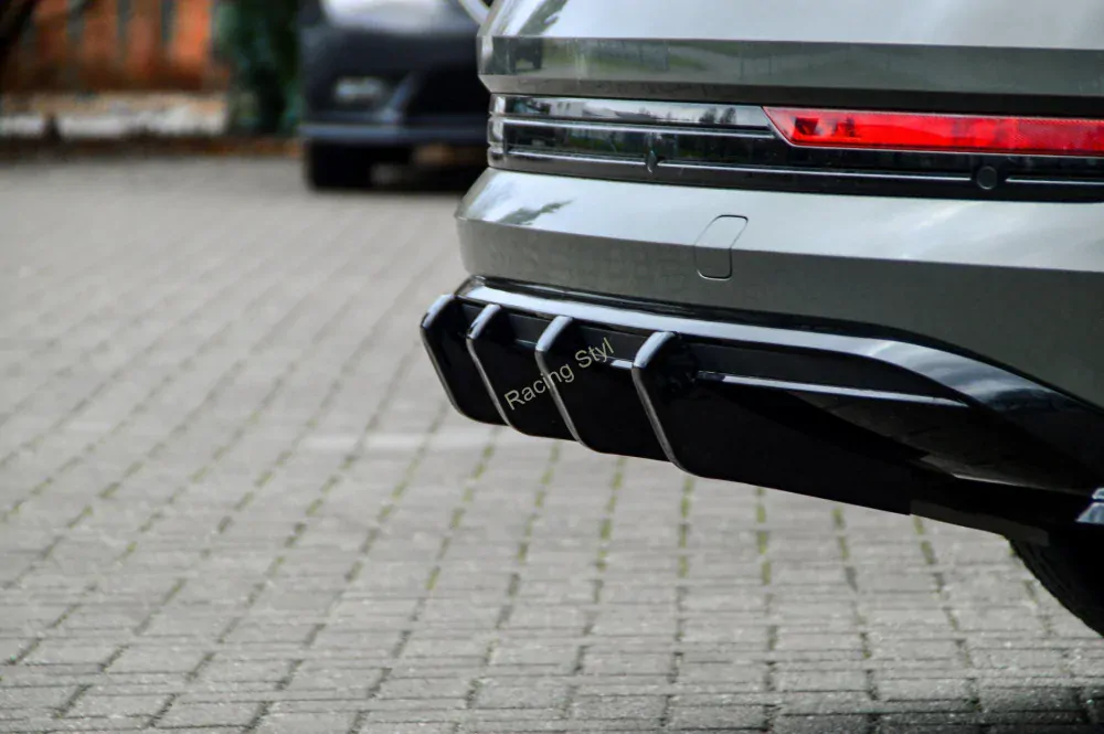 Audi E-Tron Quattro S-Line spoilery na originální difuzor IN Tuning Matt.