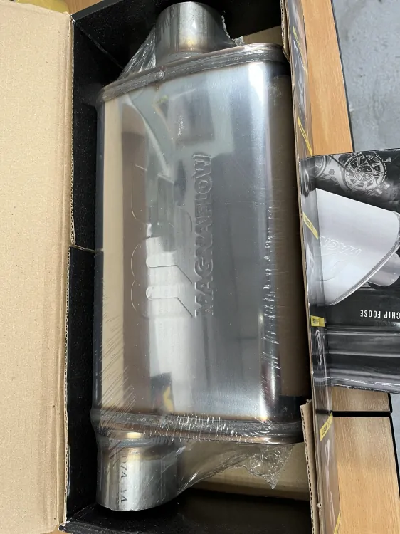 MagnaFlow 14329 leštěný nerezový tlumič 79 mm