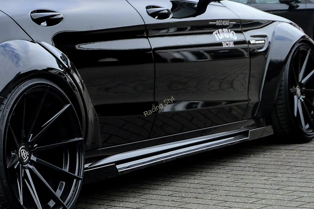 Mercedes Benz C63AMG+S nástavce pod boční prahy s křidélky vpředu a vzadu IN Tuning
