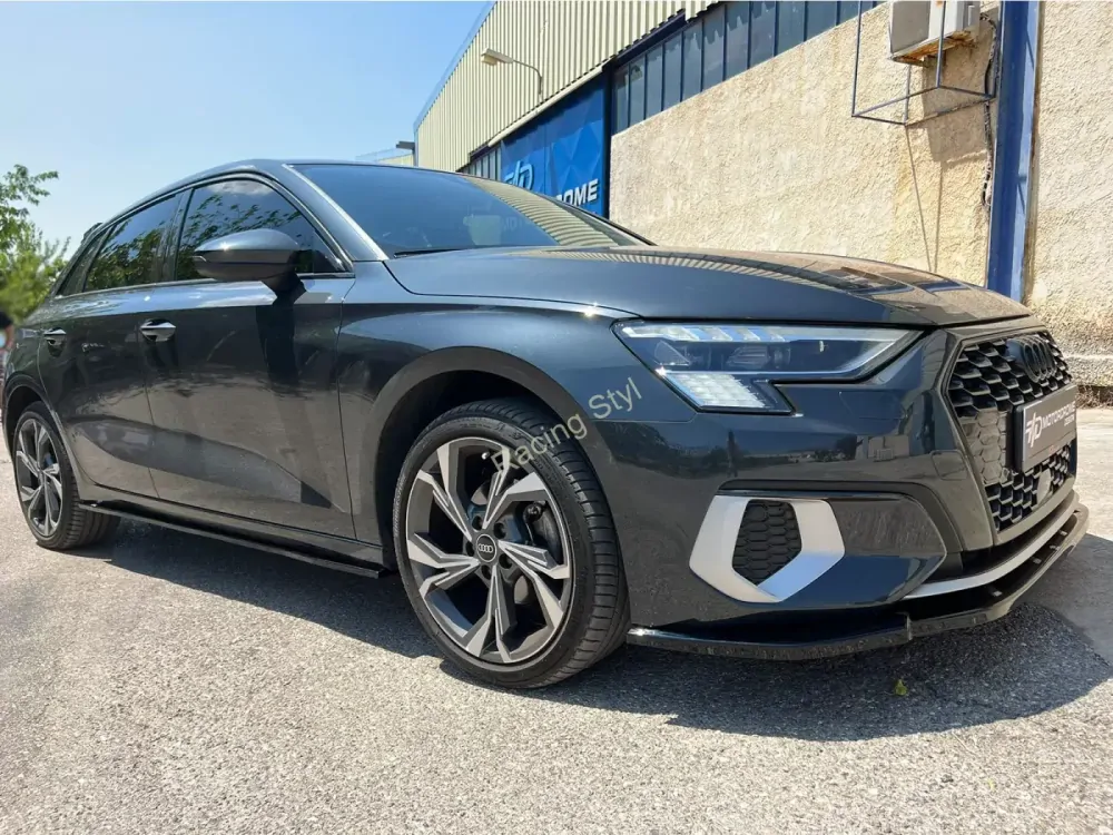 Audi A3 8Y nástavce pod boční prahy Glossy Black MD Design Lesk.