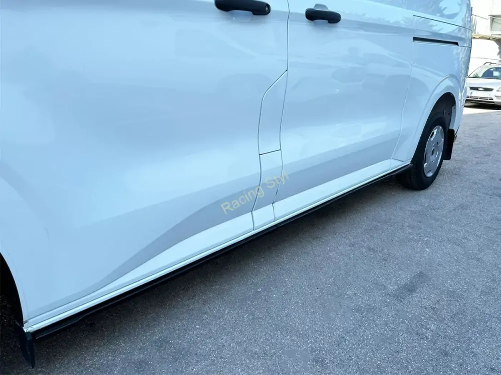 Ford Transit Custom LBW 2023- nástavce pod boční prahy Glossy Black MD Design Lesk.