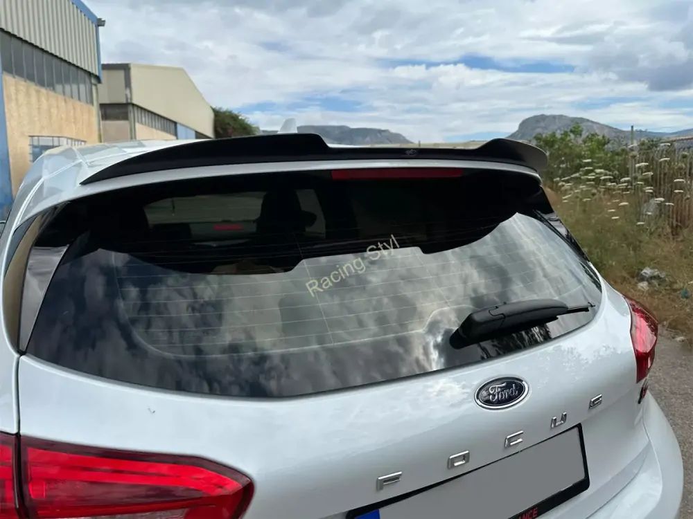 Ford Focus Mk4 spoiler nad zadní okno Glossy Black MD Design Lesk.
