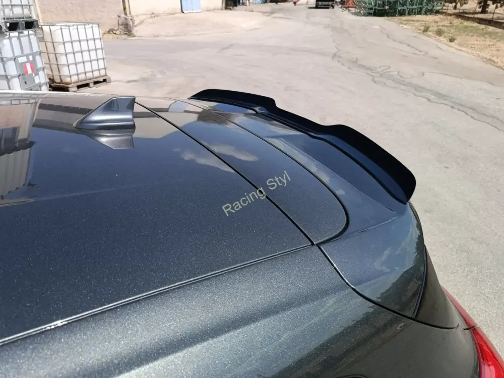 Ford Focus Mk4 ST-Line střešní spoiler Glossy Black MD Design Lesk.