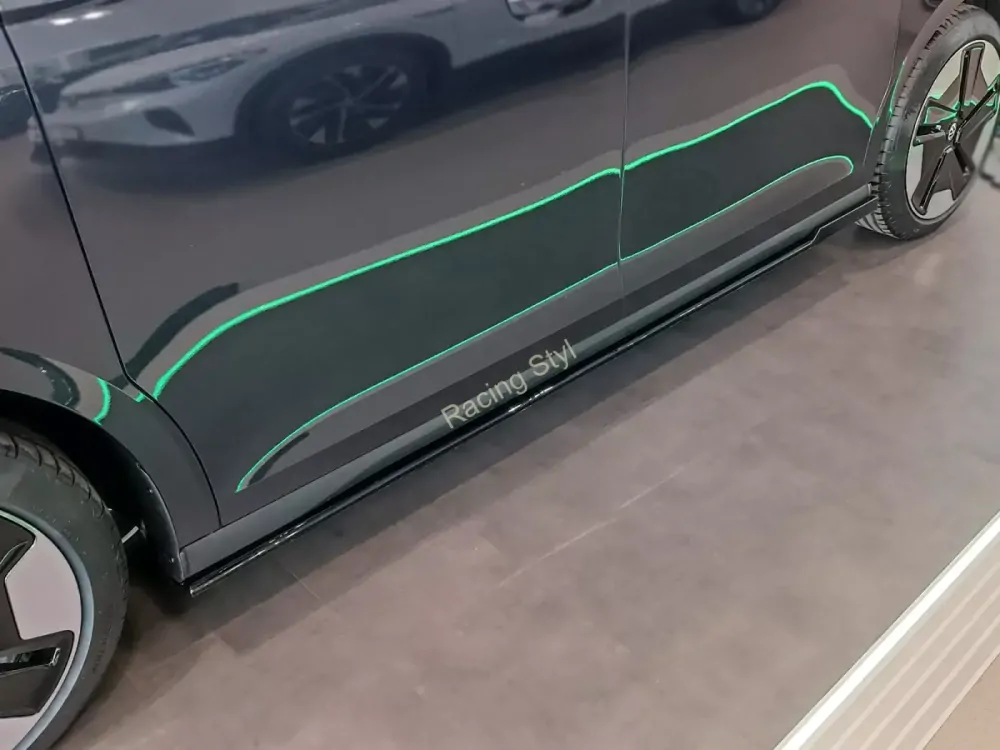 VW ID. Buzz nástavce pod boční prahy Glossy Black MD Design Lesk.