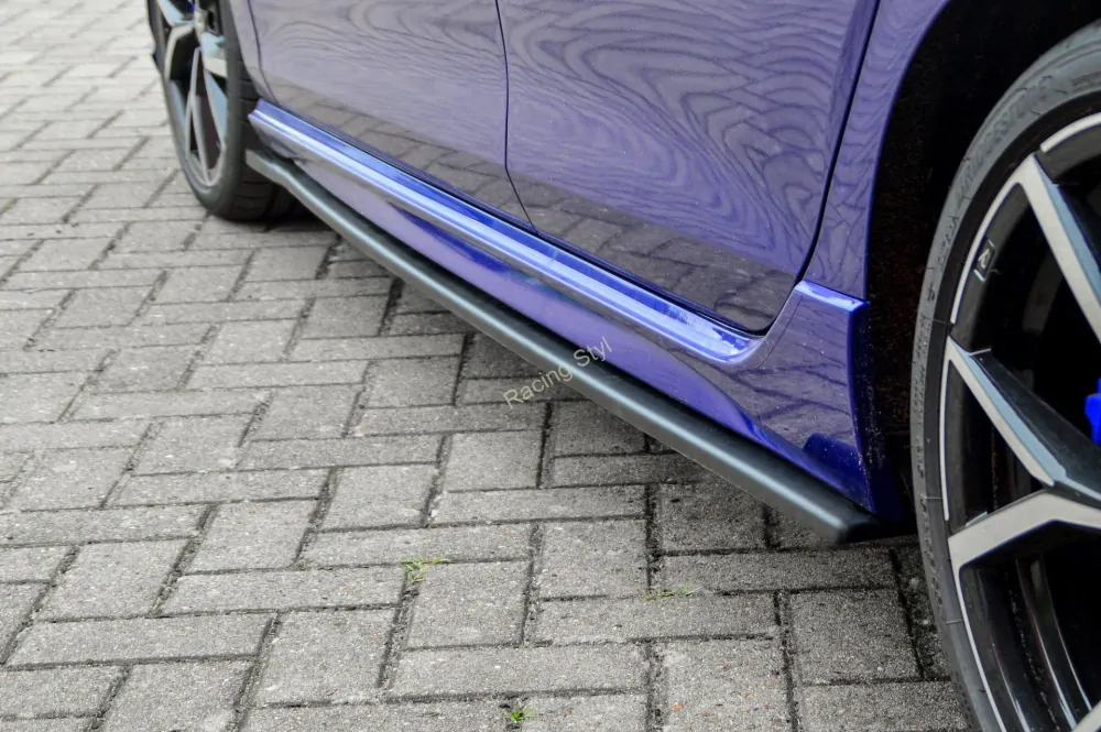 VW Golf 8 R spoilery pod boční prahy IN Tuning Matt.