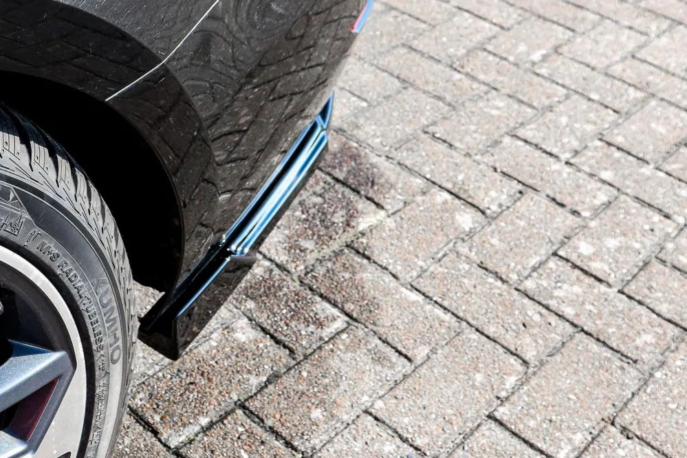 Audi A4 B9 boční spoilery na zadní nárazník s křidélky Glossy Black IN Tuning Lesk.