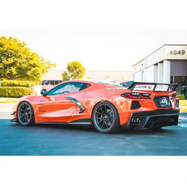 Chevrolet Corvette C8 carbonový aero kit APR