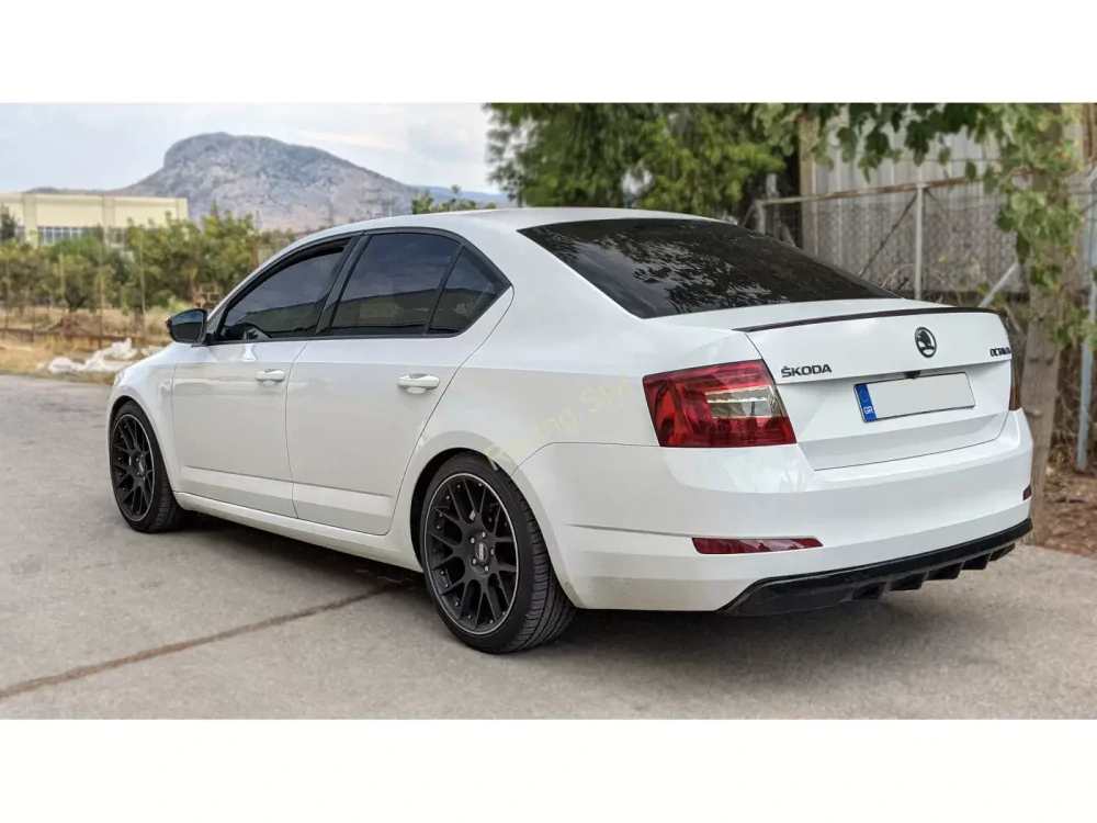 Škoda Octavia 3 2013-17 spoiler na zadní nárazník Glossy Black MD Design Lesk.
