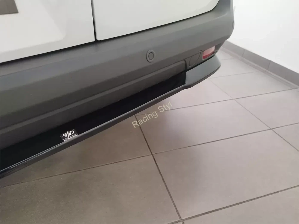 Ford Transit Courier spoiler pod zadní nárazník Glossy Black MD Design Lesk.
