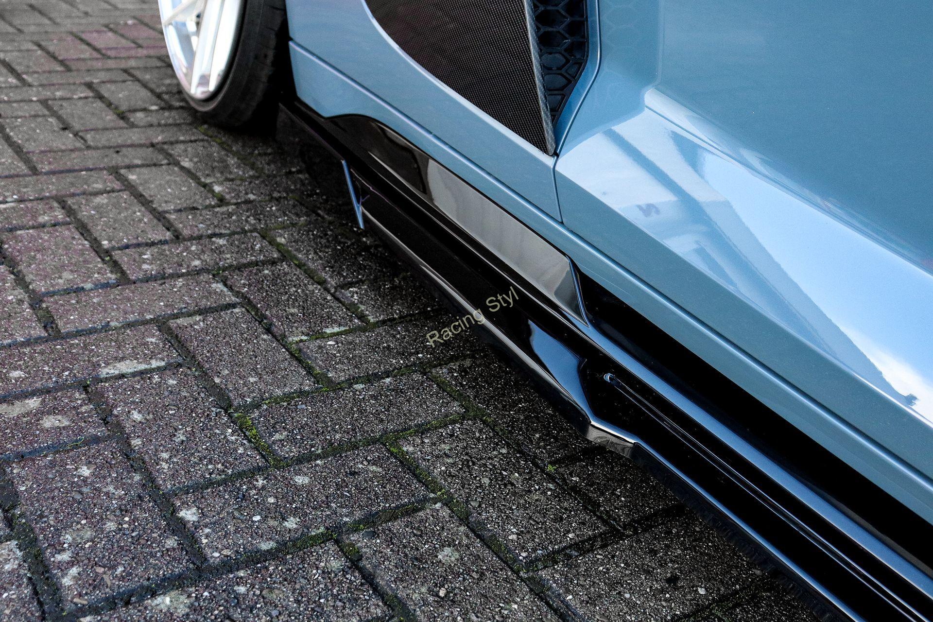 Audi R8 4S Facelift nástavce na boční prahy Glossy Black s křidélky IN Tuning Lesk.