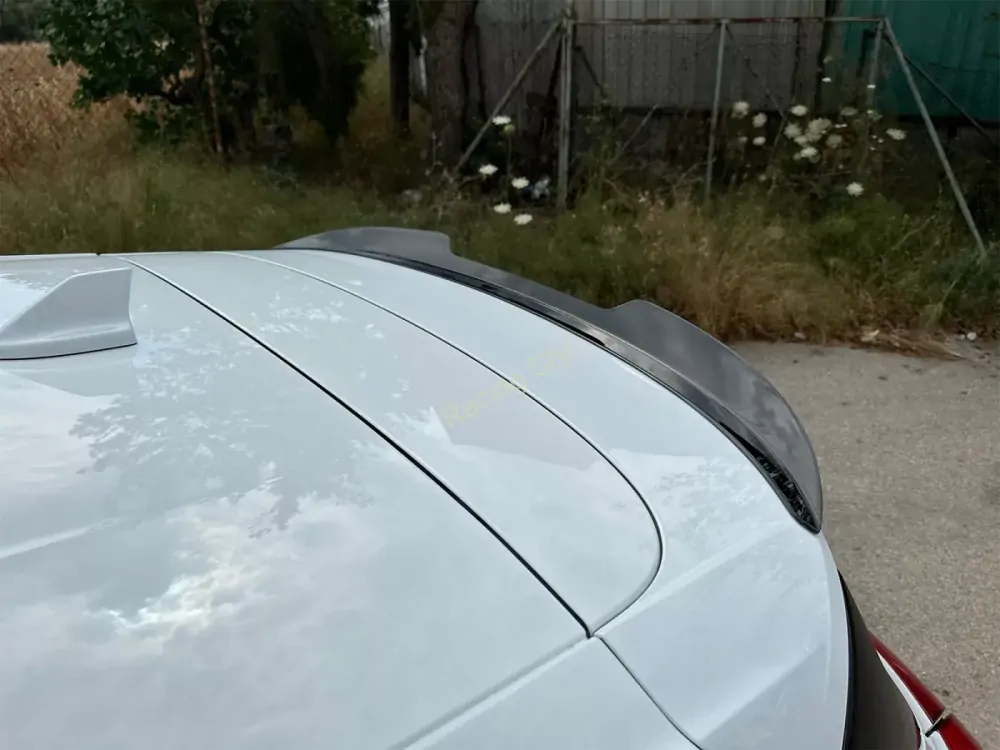 Ford Focus Mk4 spoiler nad zadní okno Glossy Black MD Design Lesk.