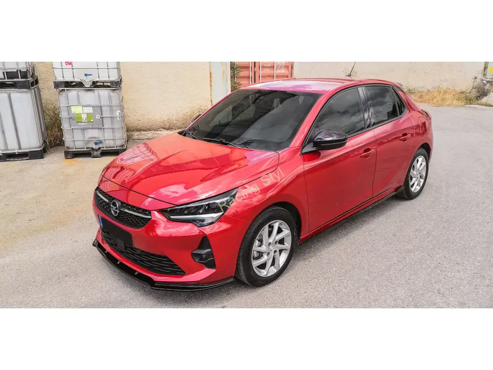 Opel Corsa F nástavce pod boční prahy Glossy Black MD Design Lesk.