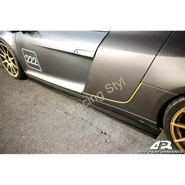 Audi R8 2006-14 carbonové boční prahy APR