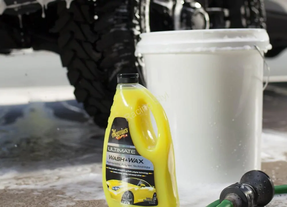 Meguiar's Ultimate Wash & Wax - luxusní, nejkoncentrovanější autošampon s příměsí karnauby a polymerů, 1420 ml