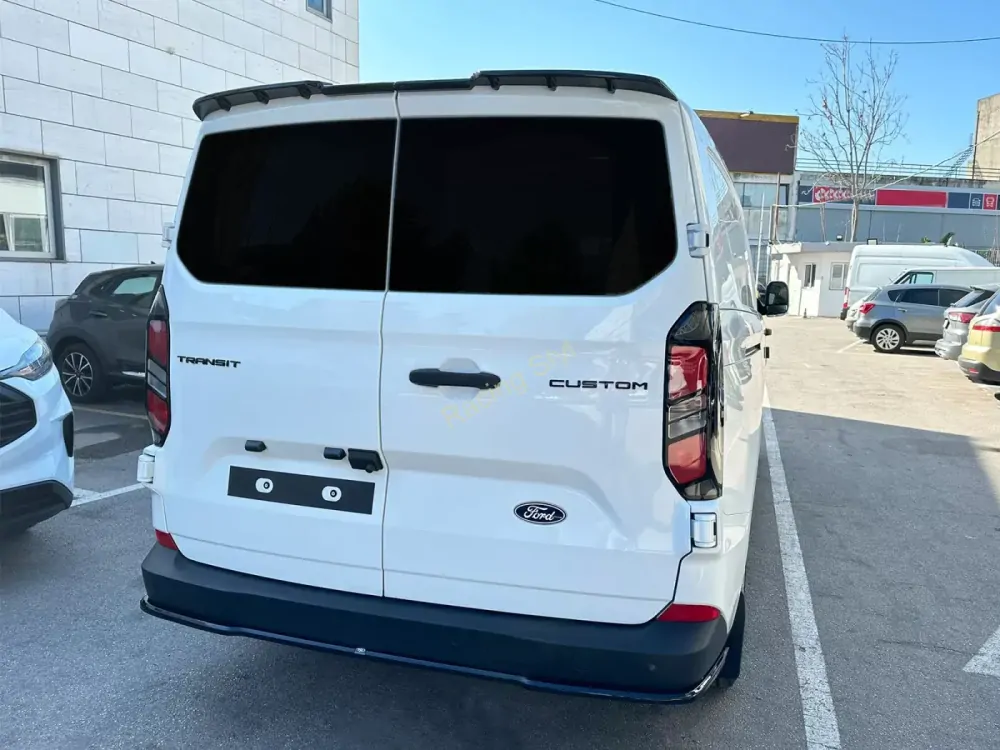 Ford Transit Custom 2023- spoiler pod zadní nárazník Glossy Black MD Design Lesk.