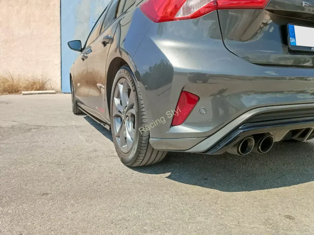 Ford Focus Mk4 ST/ ST-Line 2018- nástavce na boční prahy Glossy Black MD Design Lesk.