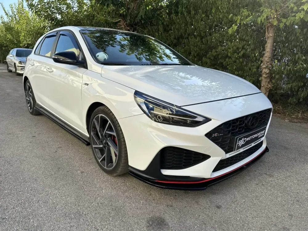 Hyundai i30 N 2016- Hatchback/ Fastback nástavce pod boční prahy Glossy Black MD Design Lesk.